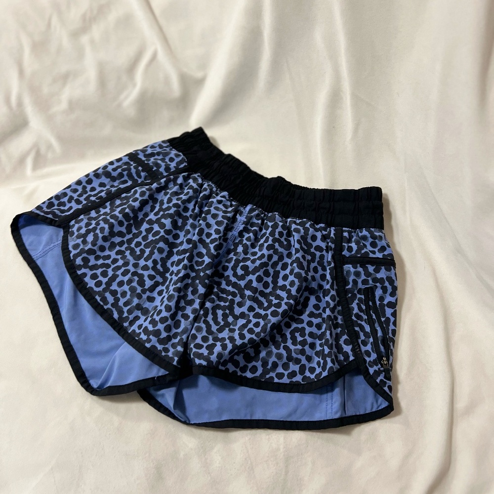 Lululemon Tracker Short Ace Spot Lullaby Black size 6 4" inseam